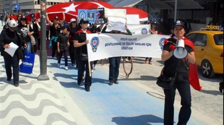 "Mustafa Kemal'in polisleriyiz" sloganıyla yürüdüler
