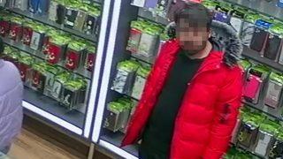 Telefoncu esnafının kâbusu oldu denilmişti! Kırmızı montlu dolandırıcı Isparta’da yakalandı