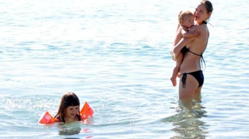 Antalya'da şubat ortasında deniz keyfi