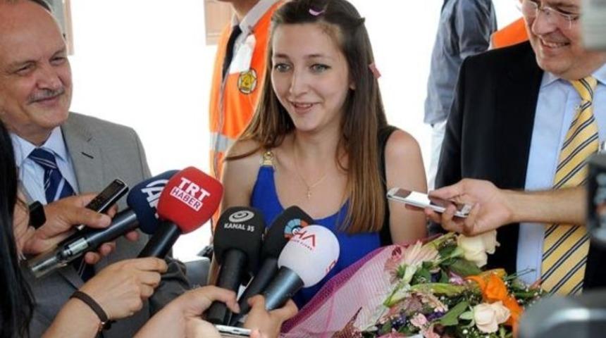 Bakiyesi yetersiz &ouml;ğrenci 1 yıllık &uuml;cretsiz seyehat kazandı