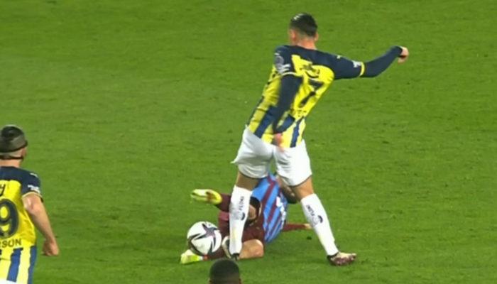 Fenerbahçe-Trabzonspor maçı çok ateşli başladı! İrfan Can Kahveci kırmızı gördü...