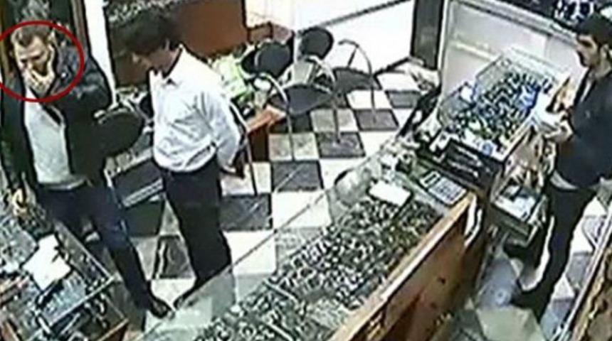 Pırlantayı yuttu bağırsaktan &ccedil;ıkarıldı