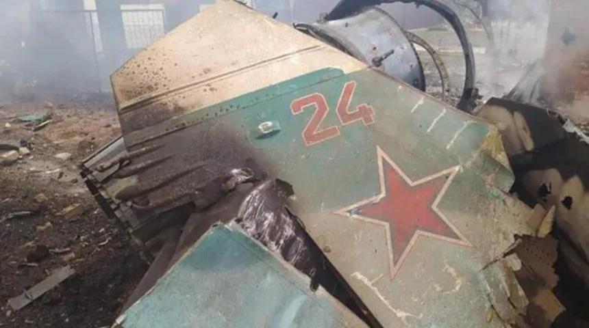 Ukrayna'da düşürülen Rus uçağının pilotu için halka çağrı: Silahı olanlar alıkoyabilir