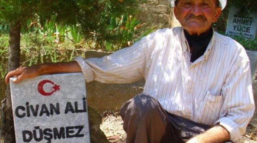 Mezar taşına bakın ne yazdırdı!