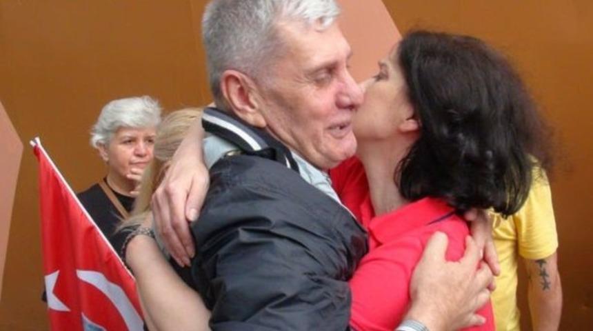 Kapıda bekleyen tek koca