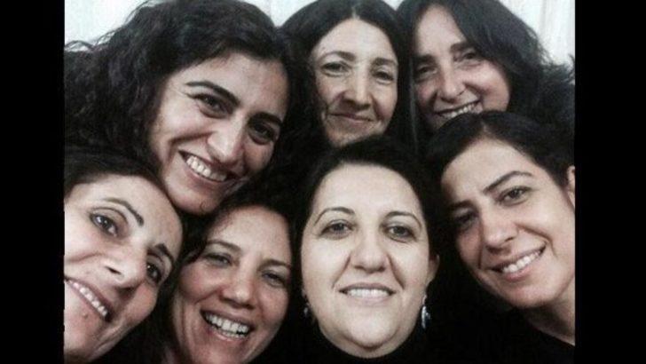 BDP'li kadın vekillerden 'Selfie' pozu