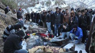 Elini sıkmayan aileleri makamından çıkarttı