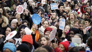8 Mart Dünya Kadınlar Günü mesajları ve sözleri 2022 indir! Sevgili, eş ve anne için resimli 8 Mart mesajları