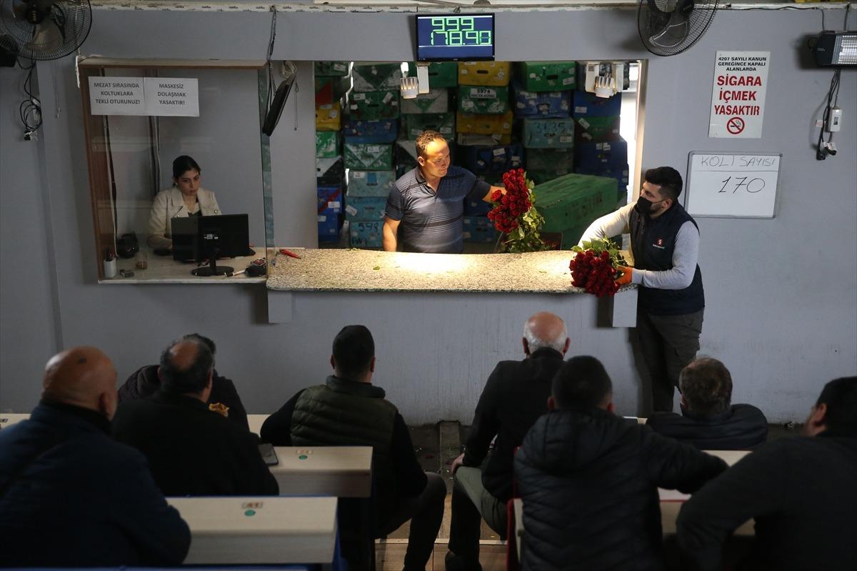 &Ccedil;i&ccedil;ek mezatlarında "D&uuml;nya Kadınlar G&uuml;n&uuml;" hareketliliği