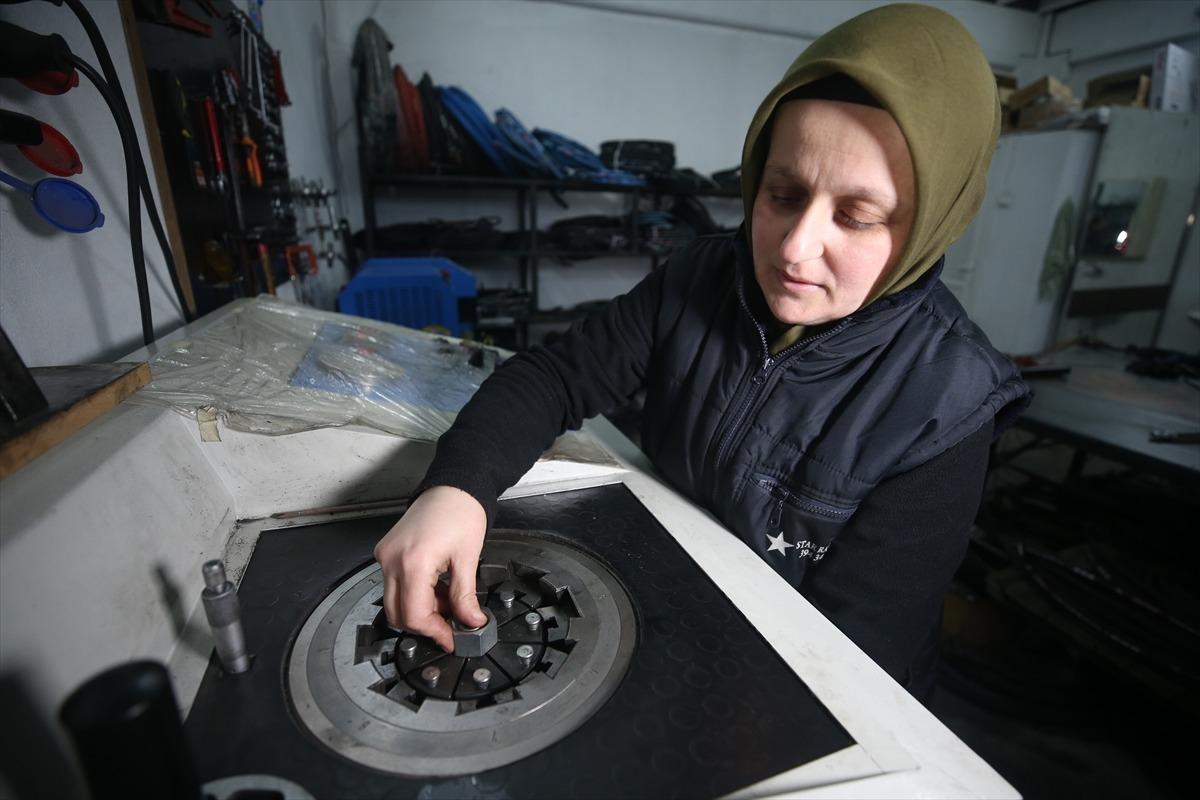 Sanayinin "usta kadınları" &ccedil;alışma azimleriyle takdir topluyor