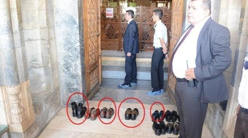 Mevlana'nın huzurunda ayakkabı krizi