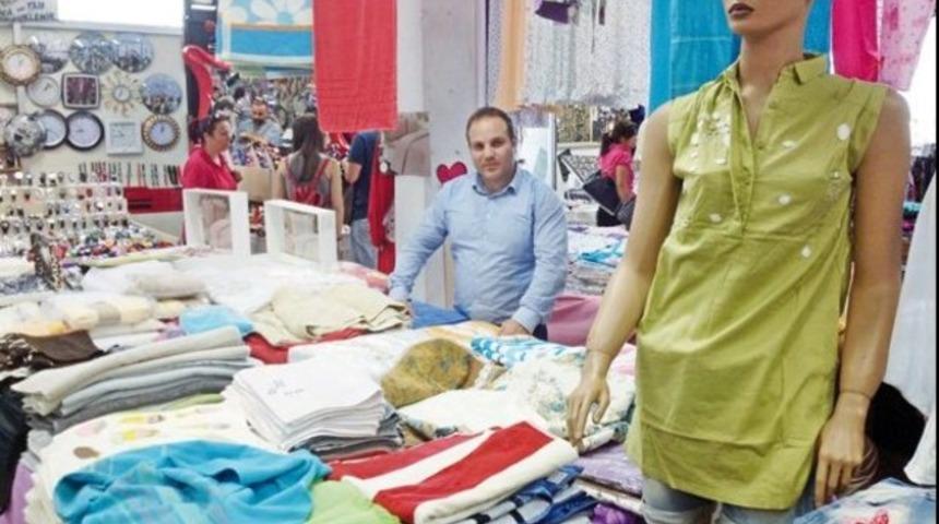 İşportada bakan oğlu