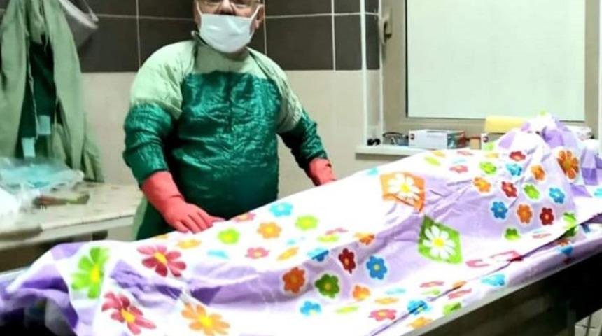 Gassaldan morgda cenazeyle skandal paylaşım! 'Görevimizin başındayız'