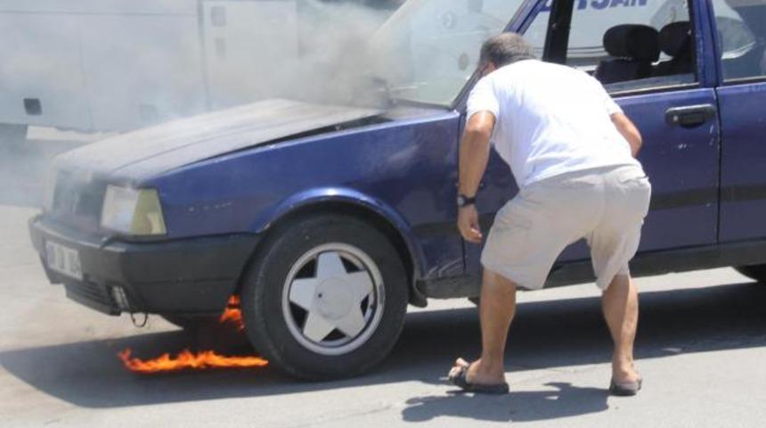 Otomobilini &uuml;fleyerek s&ouml;nd&uuml;rmeye &ccedil;alıştı