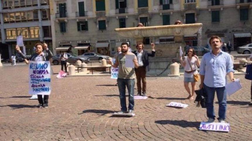 İtalya'da 'duran adam' eylemi