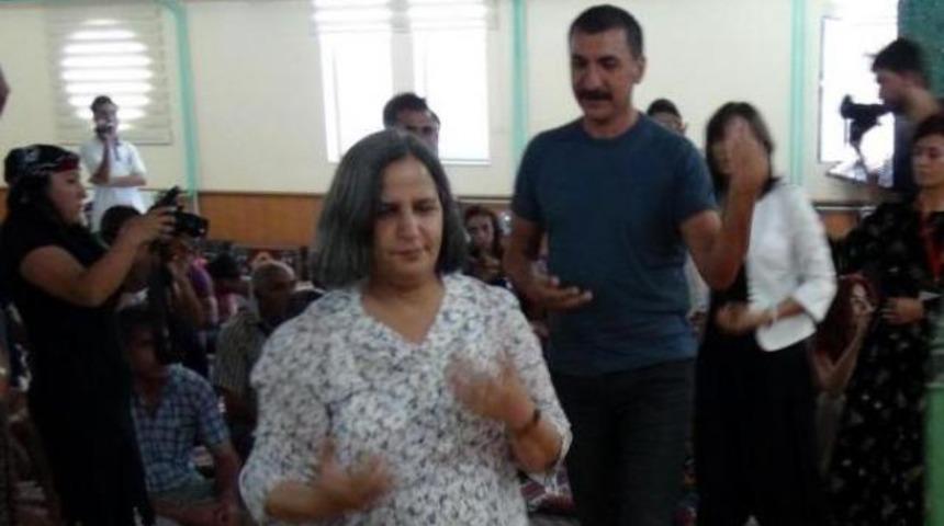 Cemevinde saf tutup semah d&ouml;nd&uuml;