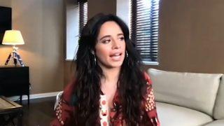 Canlı yayında bir anda göğsü açıldı! Stüdyodakiler ne yapacağını şaşırdı