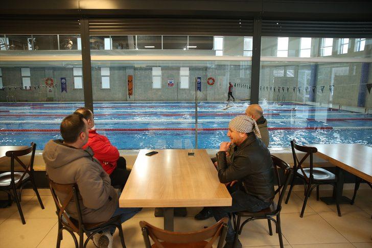 MS'i yenmek için 9 yaşında yüzmeye başlayan kadın, sporcu yetiştiriyor G1