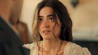 Aziz'in Efnan'ı Simay Barlas kasığına kadar yırtmacıyla olay oldu! Seksi pozlarına yorum yağdı