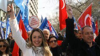 İzmir'de eğitimciler bir günlük iş bıraktı