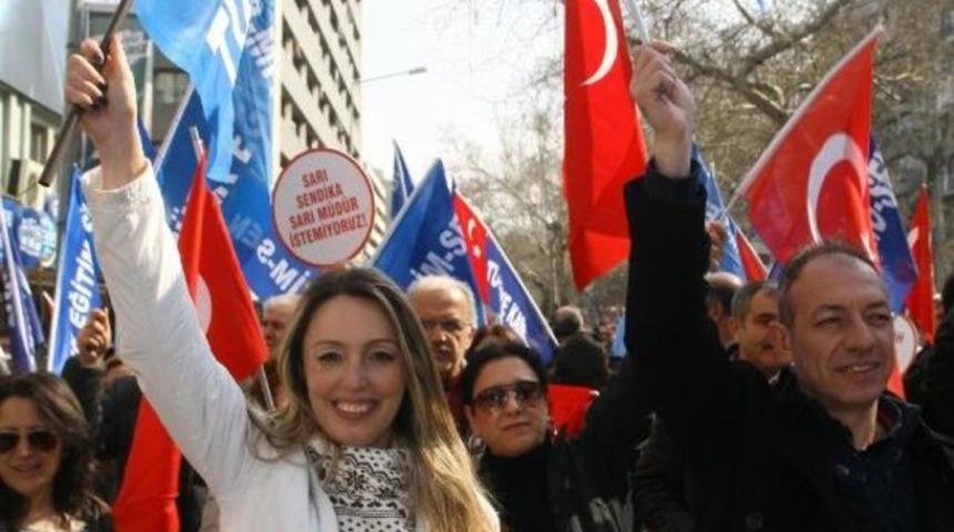 İzmir'de eğitimciler bir günlük iş bıraktı