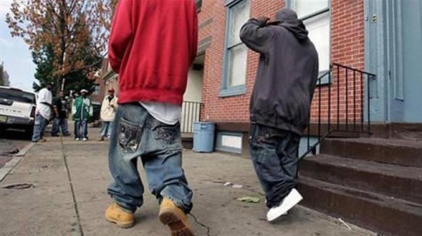 D&uuml;ş&uuml;k pantolon yasaklandı