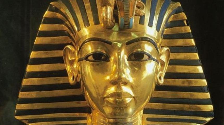 Çocuk firavuna araba çarpmış