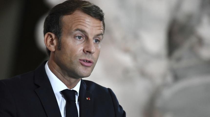 Fransa Macron'la alay ediyor! Hepsi tiyatro çıktı