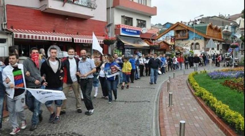 Yeşilin incisinde insan zinciri