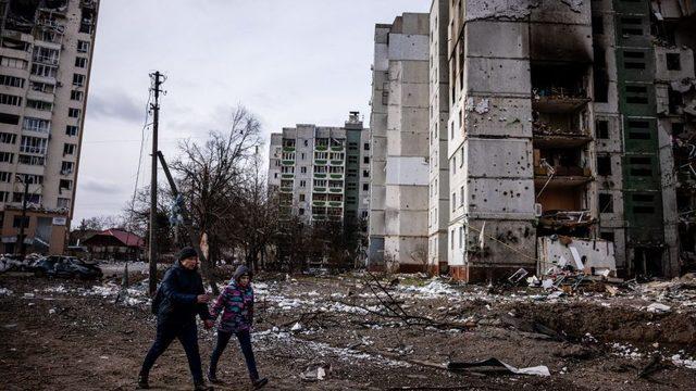 Ukrayna nın işgali: Ruh sağlığımızı nasıl korumalı, çocuklarımıza savaşı nasıl anlatmalıyız? 1