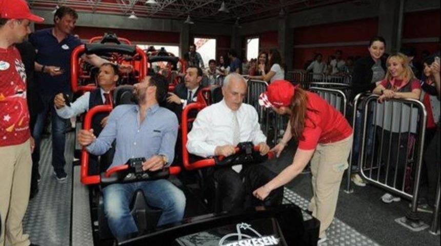 Vali, Belediye Başkanı, Milli Eğitim M&uuml;d&uuml;r&uuml; &ccedil;ocuklar gibi eğlendi