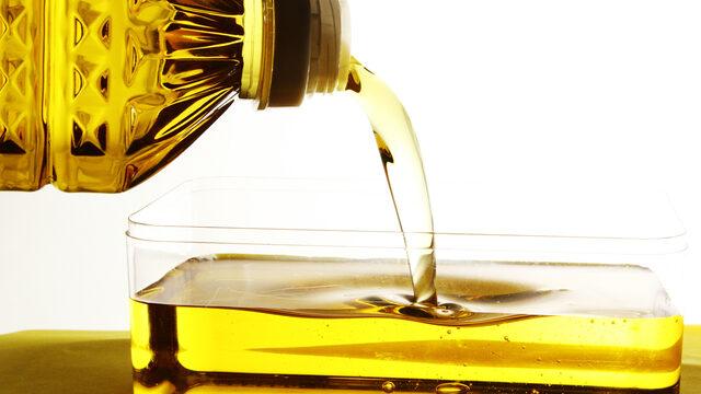 Fiyatıyla gündemden düşmeyen ayçiçek yağı nedir, ayçiçek yağı bozulur mu? Ayçiçek yağı sağlığa zararlı mı? Ayçiçek yağının faydaları