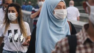 Koronavirüs salgınının sonu için 'yaz' aylarını işaret etti! Maskelerden tamamen kurtuluyoruz