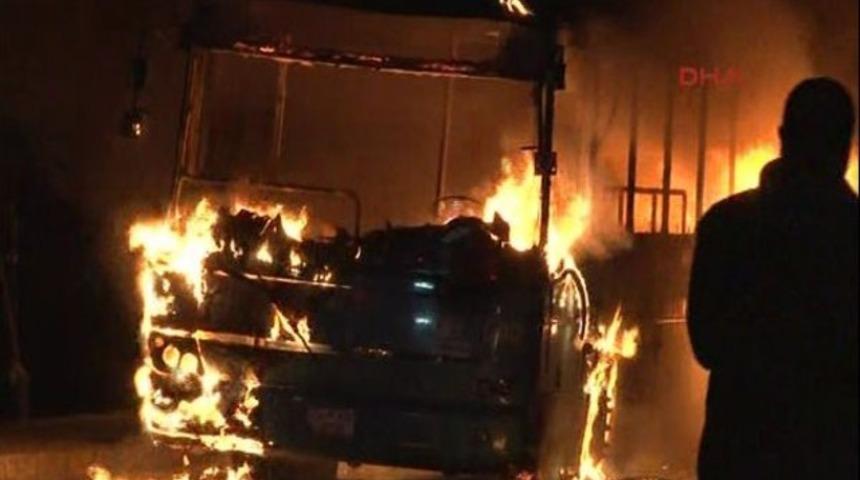 Halk otob&uuml;s&uuml;ne molotoflu saldırı