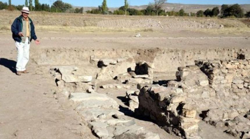 Kayseri'de çok büyük anıtsal yapı bulundu