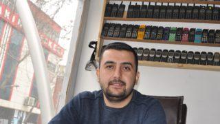 Bu dükkana akıllı telefon giremiyor! 'Ben akılsızlarla mutluyum'