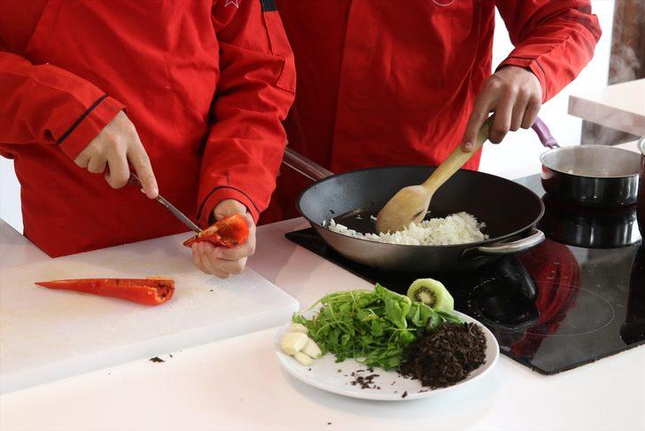 Sebze meyve atıkları "özel eller"de yemek ve tatlıya dönüşüyor G3