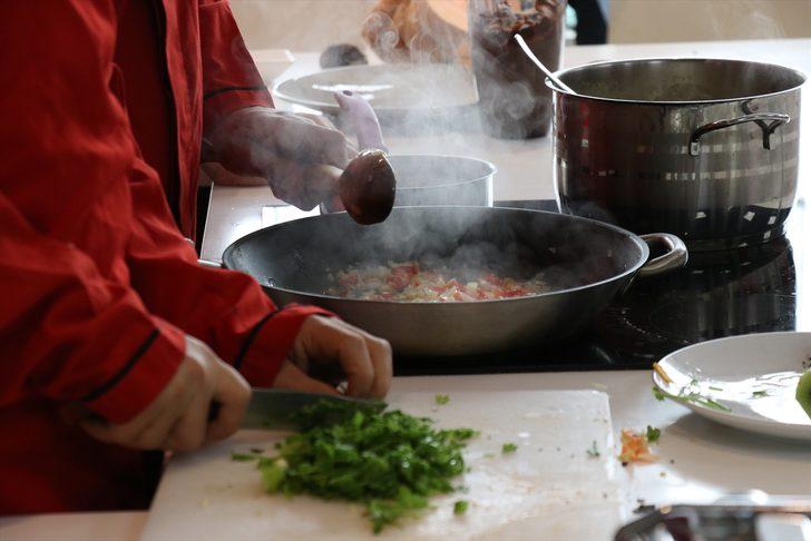 Sebze meyve atıkları "özel eller"de yemek ve tatlıya dönüşüyor G4