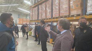 Depoda saklanan yağları görünce vali talimat verdi: Götürün vatandaşa dağıtın