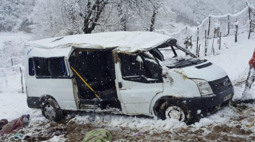Samsun'da karlı yolda zincir takmadı! Kahreden kazada 1 öğrenci hayatını kaybetti, 7 kişi yaralandı