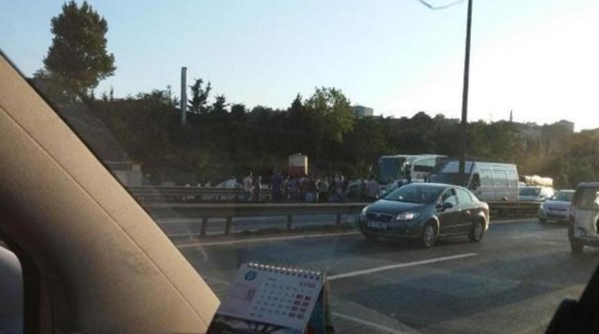 FSM'de eylem: K&ouml;pr&uuml; trafiğe kapandı