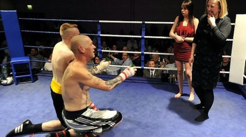 Böyle olur boksörün evlenme teklifi