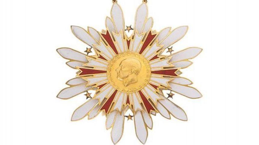 Nişandan 'T.C'yi çıkaran yönetmeliğe dava