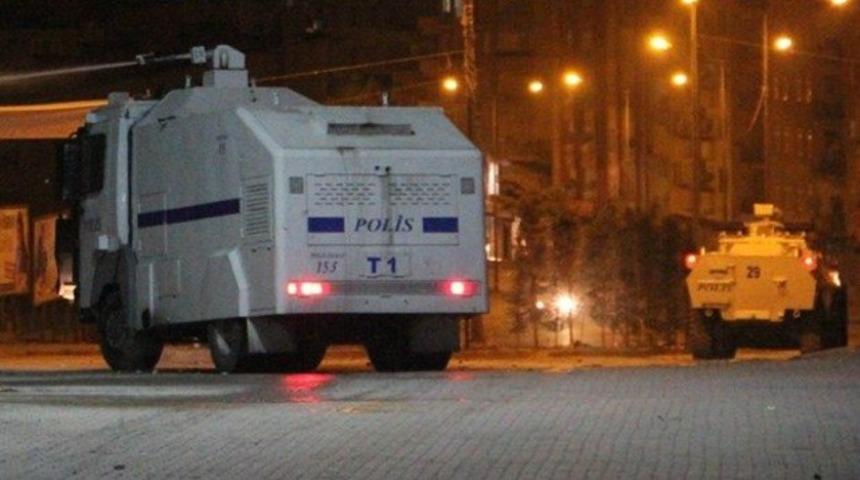 Van'da polise ateş a&ccedil;ıldı: 2 polis yaralı