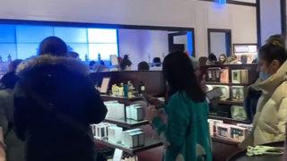 Rus kadınlar kapanacağını duyunca kapısında sıraya girdiler…