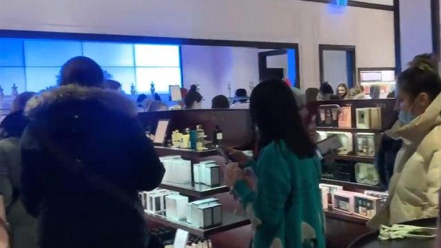 Rus kadınlar kapanacağını duyunca kapısında sıraya girdiler…