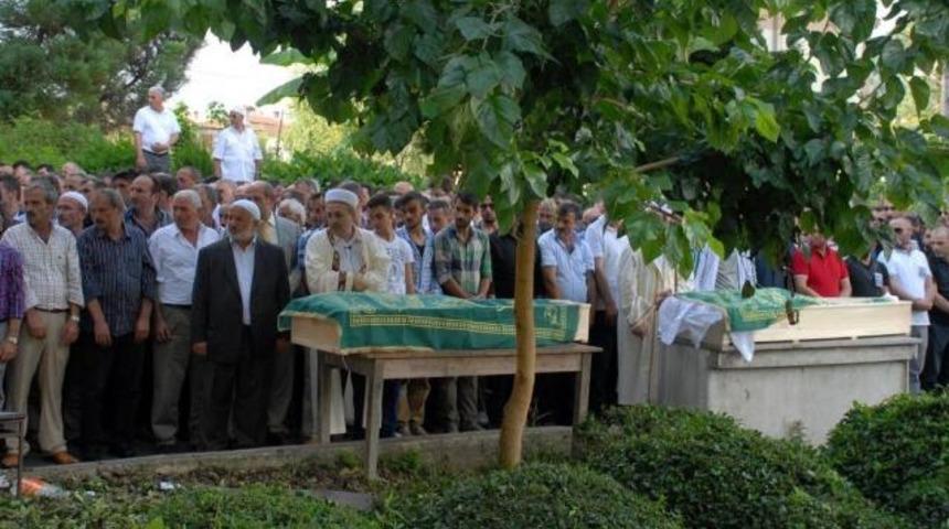 Birbirlerini &ouml;ld&uuml;r&uuml;p, birlikte defnedildiler