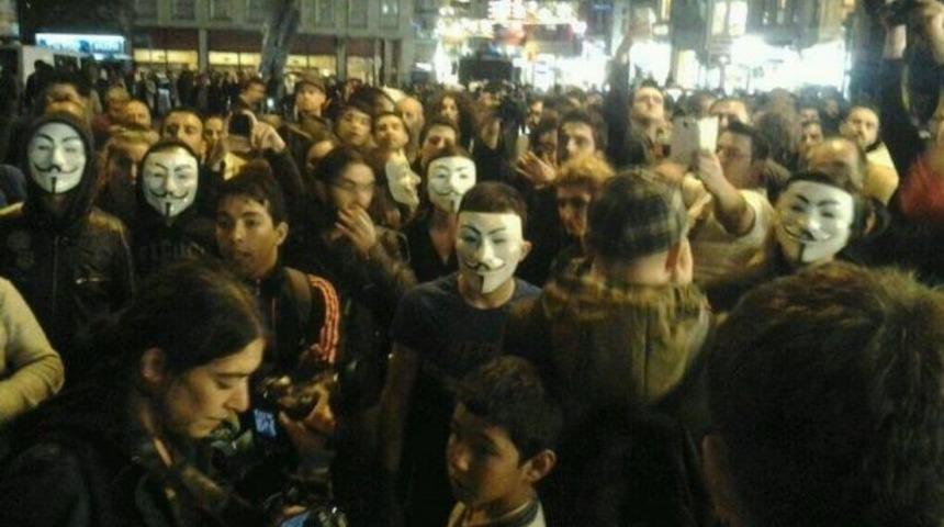 Taksim'de maskeli eylem yaptılar