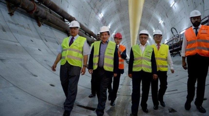 Davutoğlu, Avrasya Tüneli inşaatında incelemelerde bulundu