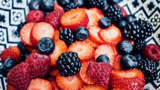 Vücuttaki iltihapla savaşıyor, bağışıklığı çelik gibi yapıyor... Her evde olması gereken anti-inflamatuar yiyecekler